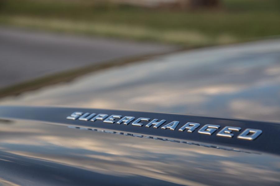 Логотип Cadillac Escalade HPE800 Supercharged by Hennessey 2015 года  (фото 10 из 17)